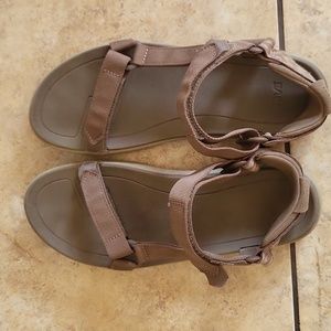 Teva Hurricane sz 9